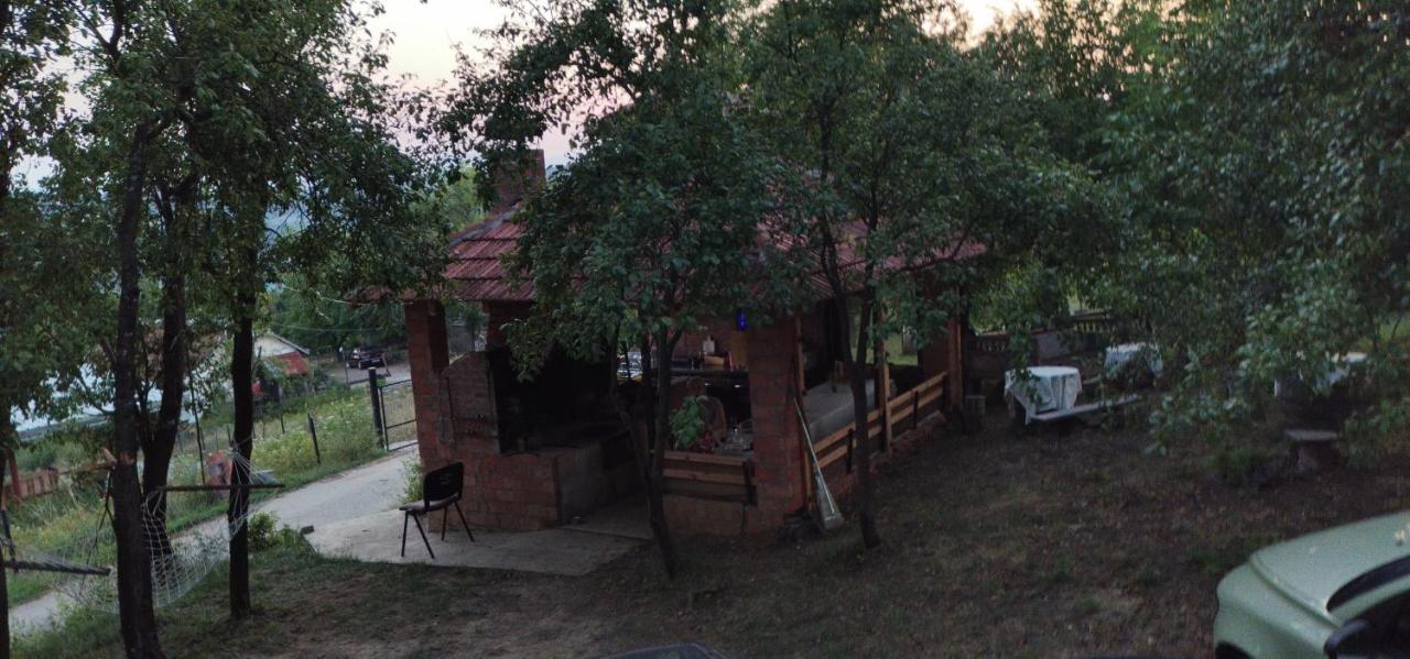 Bungalovi Api-Centar Горни-Милановац Экстерьер фото